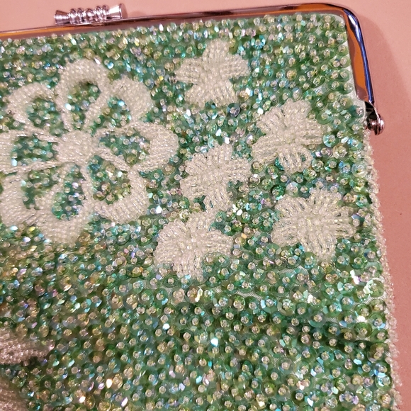 Hand beaded embroidered clutch purse - Picture 3 of 11